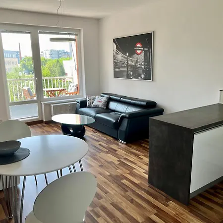 Sun-Filled Cozy Apartment With Park View Balcony - 2 Min To Ondrej Nepela Arena Apartmán *